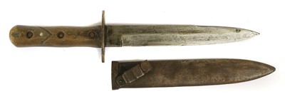 Lot 217 - A Second World War Italian Fighting Knife, the...