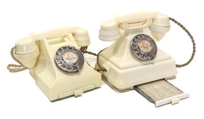 Lot 113 - Table Telephone 1/232F