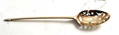 Lot 159 - Georgian mote spoon