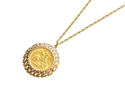 Lot 62 - A Sovereign Pendant on Chain, dated 1902, in a...