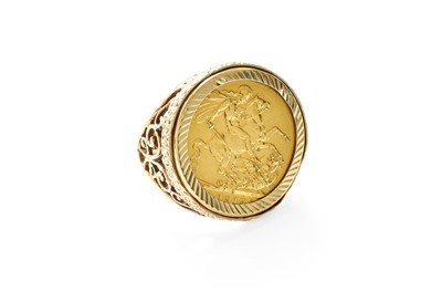 Lot 463 - A Sovereign Ring, dated 1915, loose mounted,...