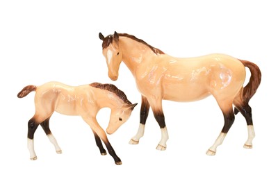 Lot 209 - Beswick Mare (Facing Left) and Foal (Large,...