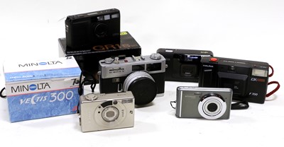 Lot 137 - Compact Cameras