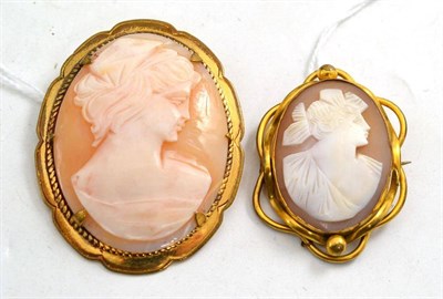 Lot 322 - Two cameo brooches