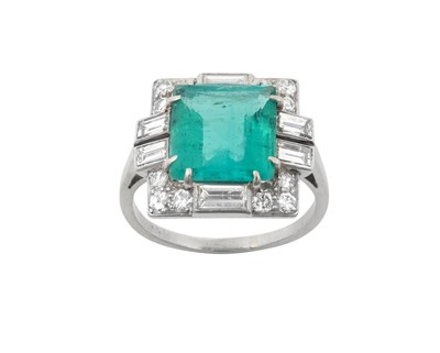 Lot 2305 - An Art Deco Emerald and Diamond Cluster Ring...