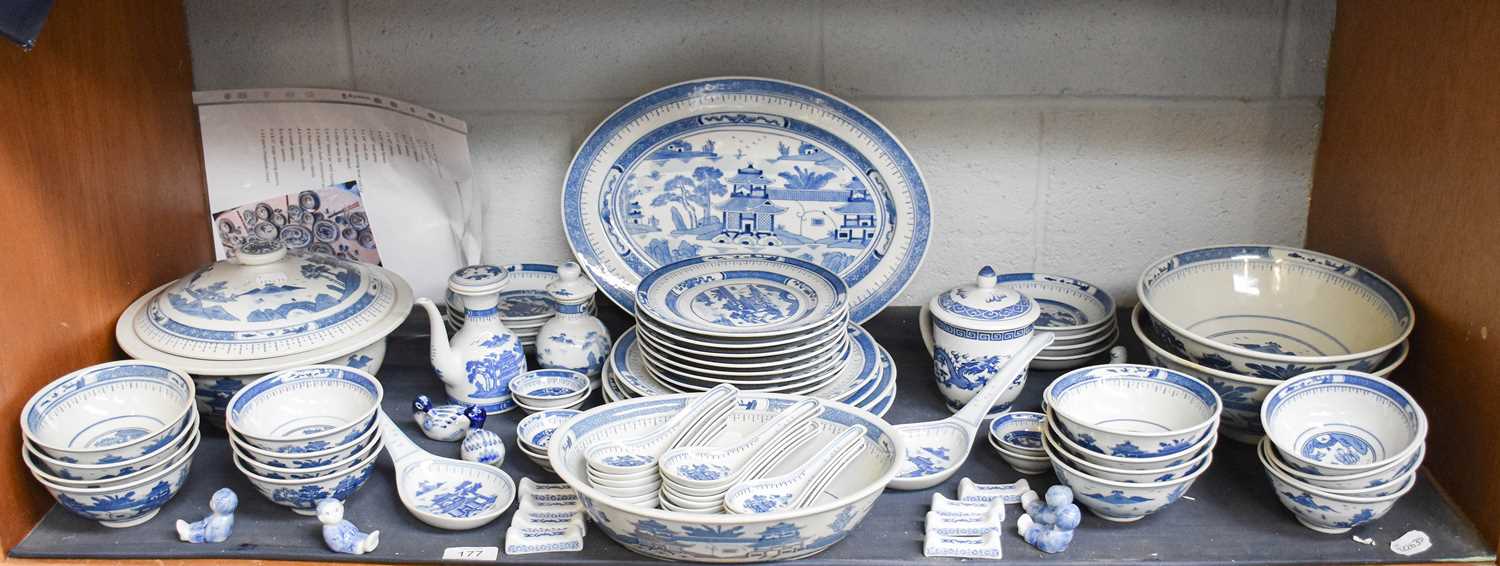China Collection Lot 177 - A Comprehensive Chinese Porcelain Dinner