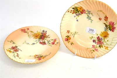 Lot 359 - A pair of Royal Worcester fluted dessert plates, 23cm