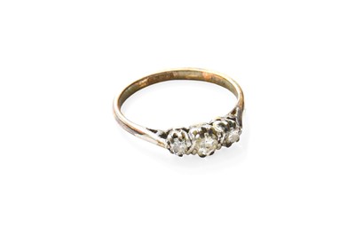 Lot 322 - A Diamond Three Stone Ring, the graduated...