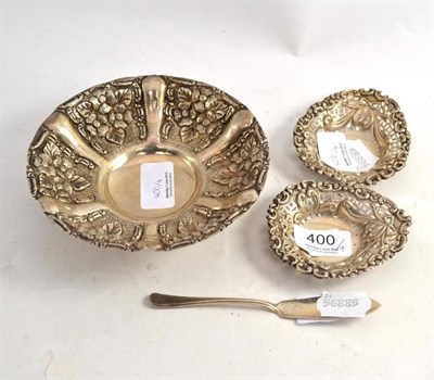 Lot 400 - A pair of pierced silver pin dishes; a Continental 800 standard dish and a silver butter spade