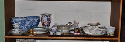 Lot 423 - A shelf of decorative ceramics including a Masons Ironstone vase, Royal Worcester, Poole...