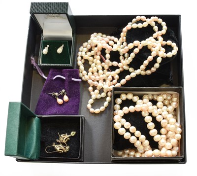 Lot 413 - A Small Quantity of Jewellery, comprising of a...