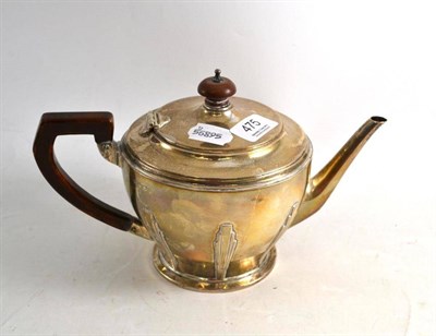 Lot 475 - A George VI silver teapot, Birmingham 1931