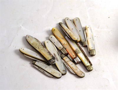 Lot 488 - Twelve 19th century silver bladed fruit knives with mother-of-pearl scales (five with floral...