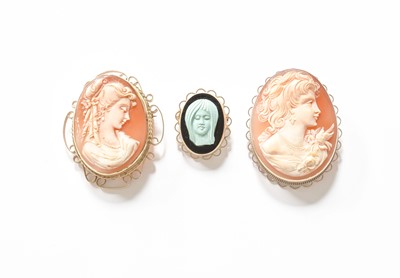 Lot 393 - A 9 Carat Gold Onyx and Turquoise Carved...