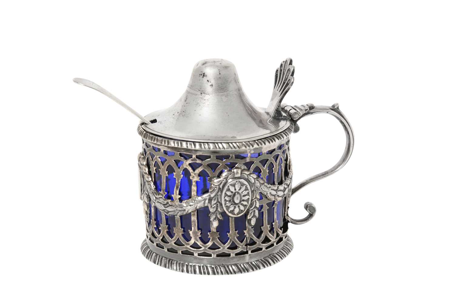 Lot 2017 - A George III Silver Mustard-Pot