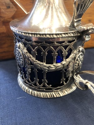 Lot 2017 - A George III Silver Mustard-Pot