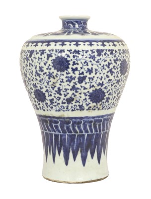 Lot 137 - A Chinese Porcelain Meiping, Qing Dynasty,...