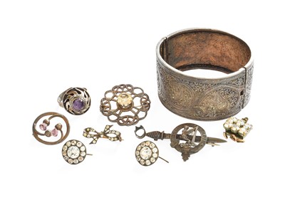 Lot 359 - A Small Quantity of Jewellery, including a...