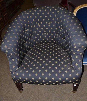 Lot 723 - Tub chair