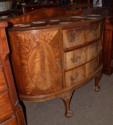 Lot 745 - A Victorian bow fronted mahogany commode