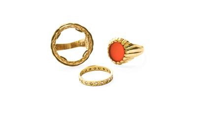 Lot 372 - A 9 Carat Gold Hardstone Signet Ring, finger...