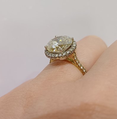 Lot 2316 - A Diamond Cluster Ring the round brilliant cut...