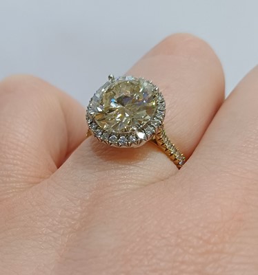 Lot 2316 - A Diamond Cluster Ring the round brilliant cut...