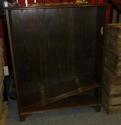 Lot 814 - Early 20th century oak open bookcase