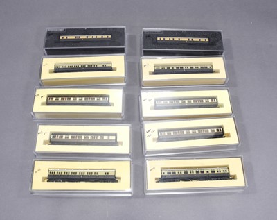 Lot 3251 - Dapol N Gauge GWR Coaches