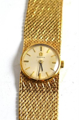 Lot 41 - A 9ct gold lady's Omega wristwatch