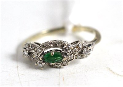 Lot 42 - An emerald and diamond fancy ring