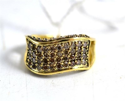 Lot 43 - A 9ct gold cognac diamond ring