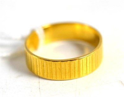 Lot 44 - A 22ct gold band ring