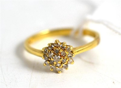Lot 45 - An 18ct gold diamond cluster ring