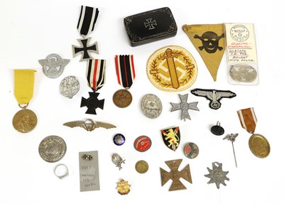 Lot 206 - A Quantity of First and Second World War...