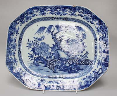 Lot 461 - An 18th Century Chinese Export Octagonal Blue...