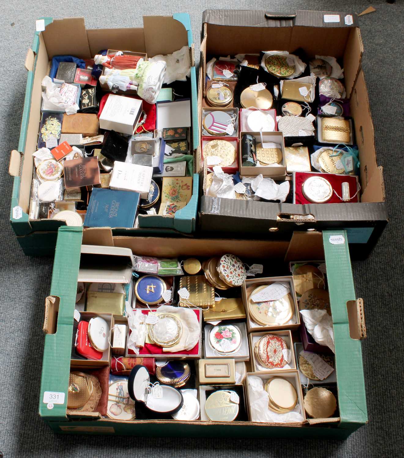 Lot 331 - A Collection of Vintage Powder Compacts and