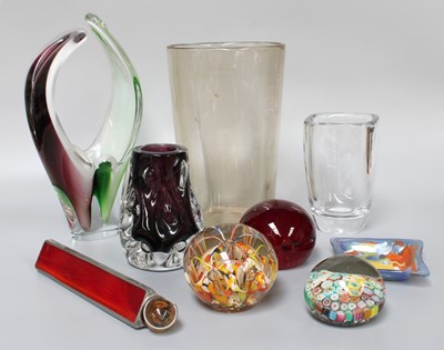 Lot 347 - A Small Collection of Various Art Glass...