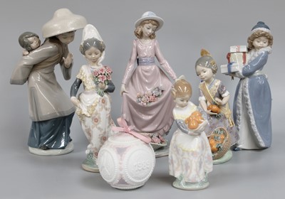 Lot 379 - A Tray of Lladro Figures, together with a NAO...