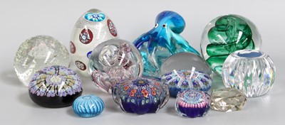 Lot 402 - A Collection of Modern Glass Paperweights...