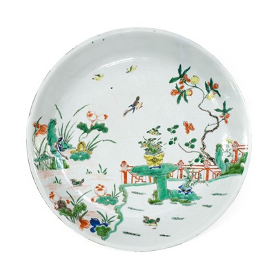 Lot 146 - A Chinese Porcelain Charger, Kangxi, painted...