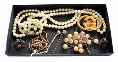 Lot 534 - A Quantity of Jewellery, including a signet...