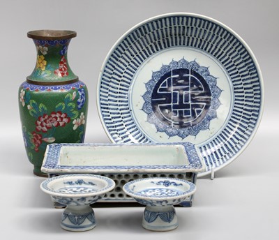 Lot 384 - A Pair of Chinese Blue and White Footed Dishes,...