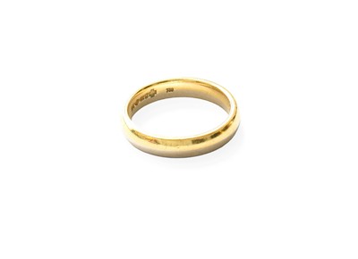 Lot 389 - A Bi-Colour Band Ring, finger size O