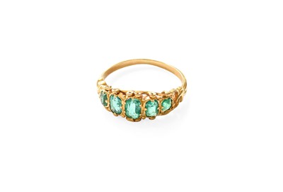 Lot 406 - An Emerald Five Stone Ring, the graduated...