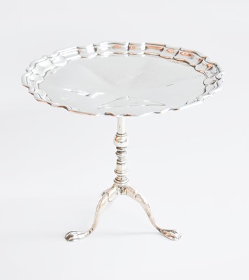 Lot 9 - A George V Silver Dish, by Goldsmiths and...