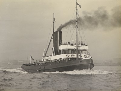 Lot 91 - Shipping. A very good collection of Shipping...
