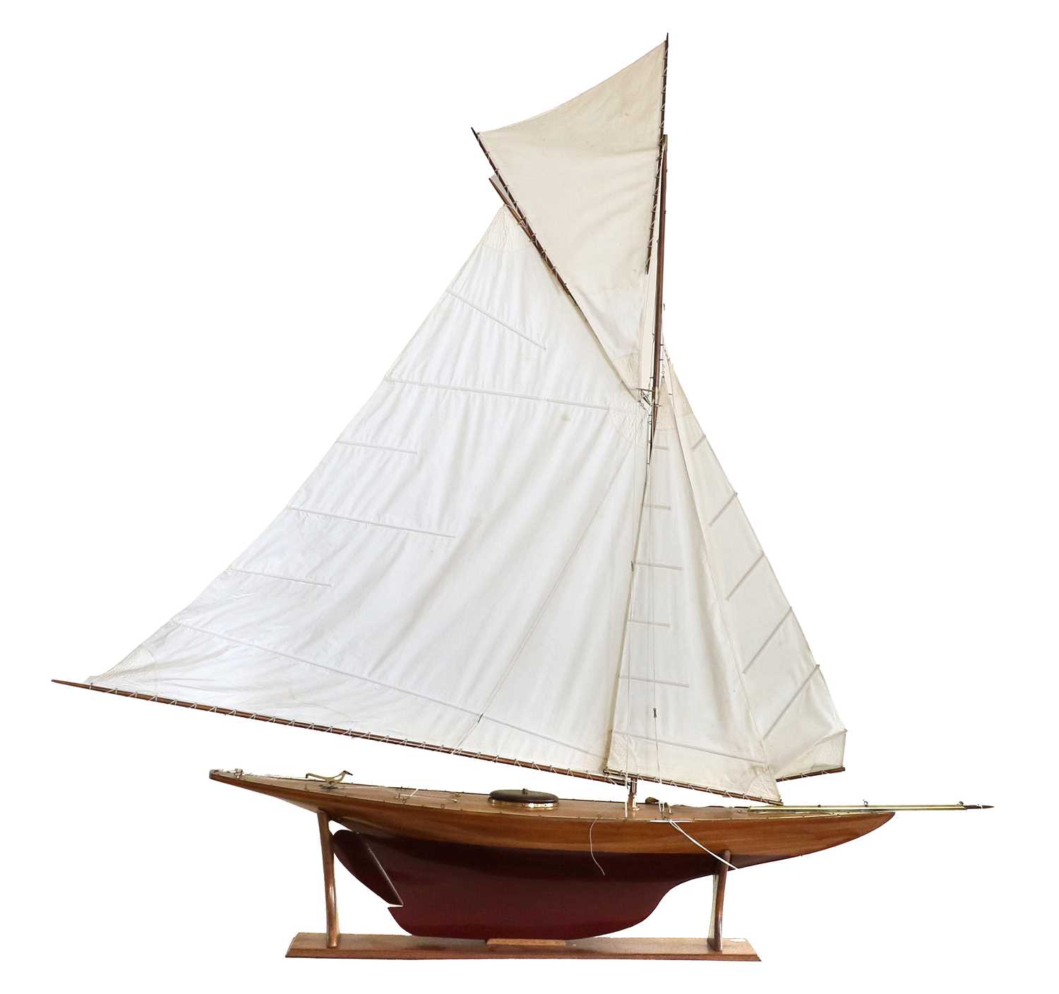 Lot 642 - A Fine Pond Yacht