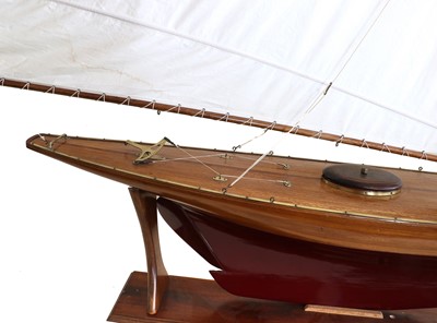 Lot 642 - A Fine Pond Yacht