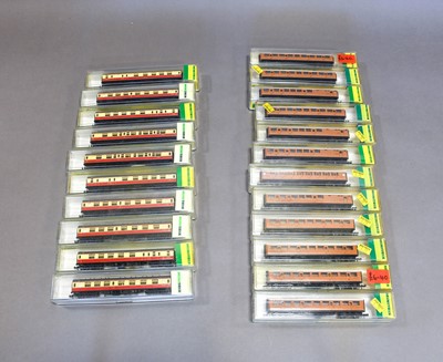 Lot 3362 - Minitrix N Gauge Coaches